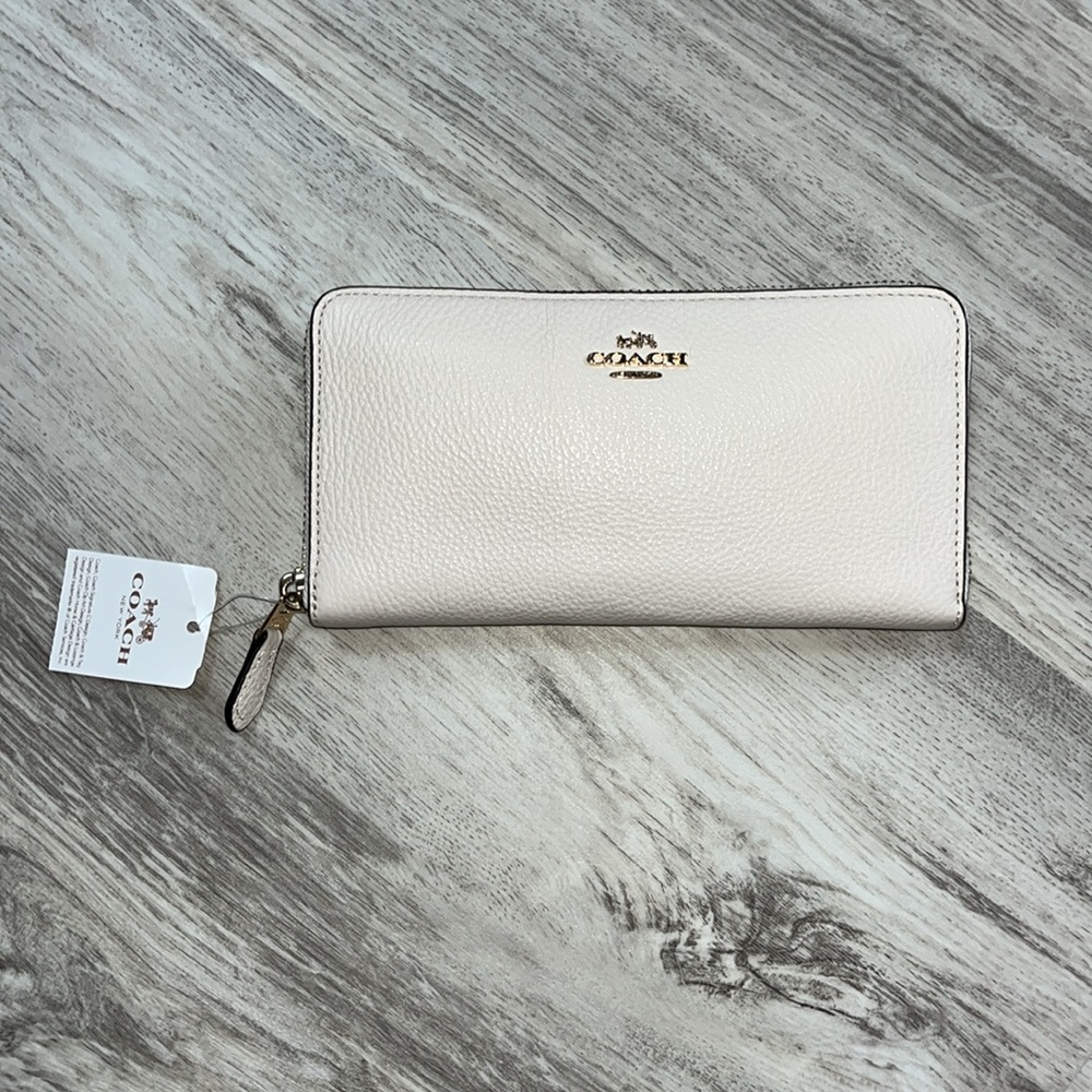 NWT Soft Peeble Leather Chalk Wallet Coach Beige Cream Gold Large Zipper Brass